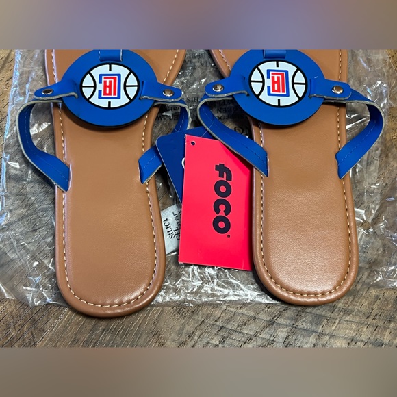 LA Clippers Women's Die-Cut Logo Flip Flops - Picture 4 of 8